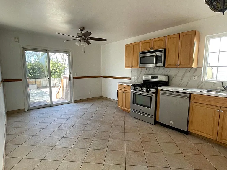 1231 Mason Ave — Photo 2