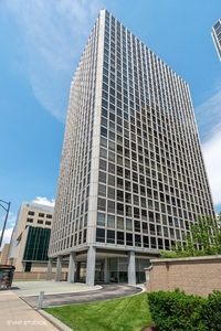 340 W Diversey Pkwy APT 1718, Chicago, IL, 60657