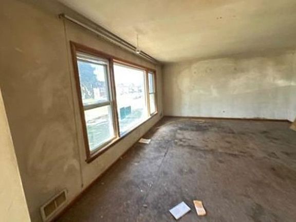 3rd image of 4339 Center Ave