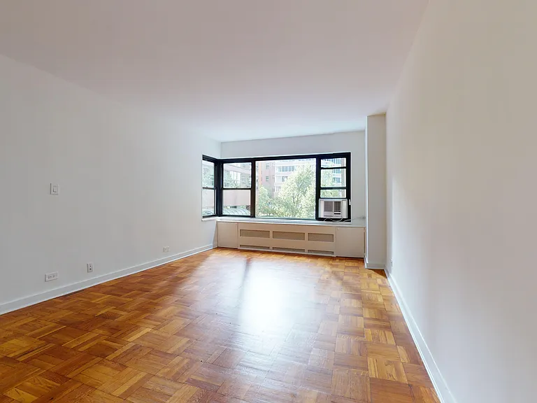 412 E 55th St #2H — Photo 4