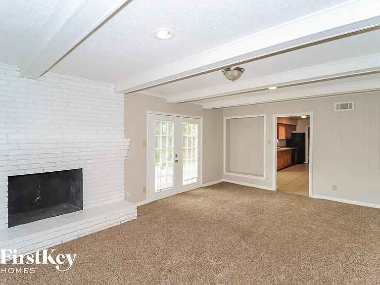 2801 Emerald St — Photo 4