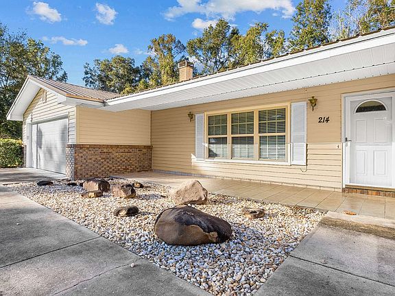 2nd image of 214 SE Custer Way