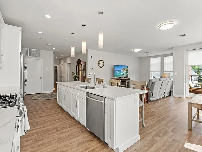 642 Main St #301 — Photo 3