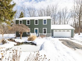 28 Thistlewood Ln, Spencerport, NY 14559