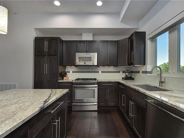 2293 City View Dr — Photo 10