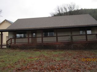 1738 Pine Grove Dr, Mount Shasta, CA 96067