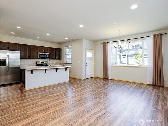 3rd image of 1033 Banyan Street