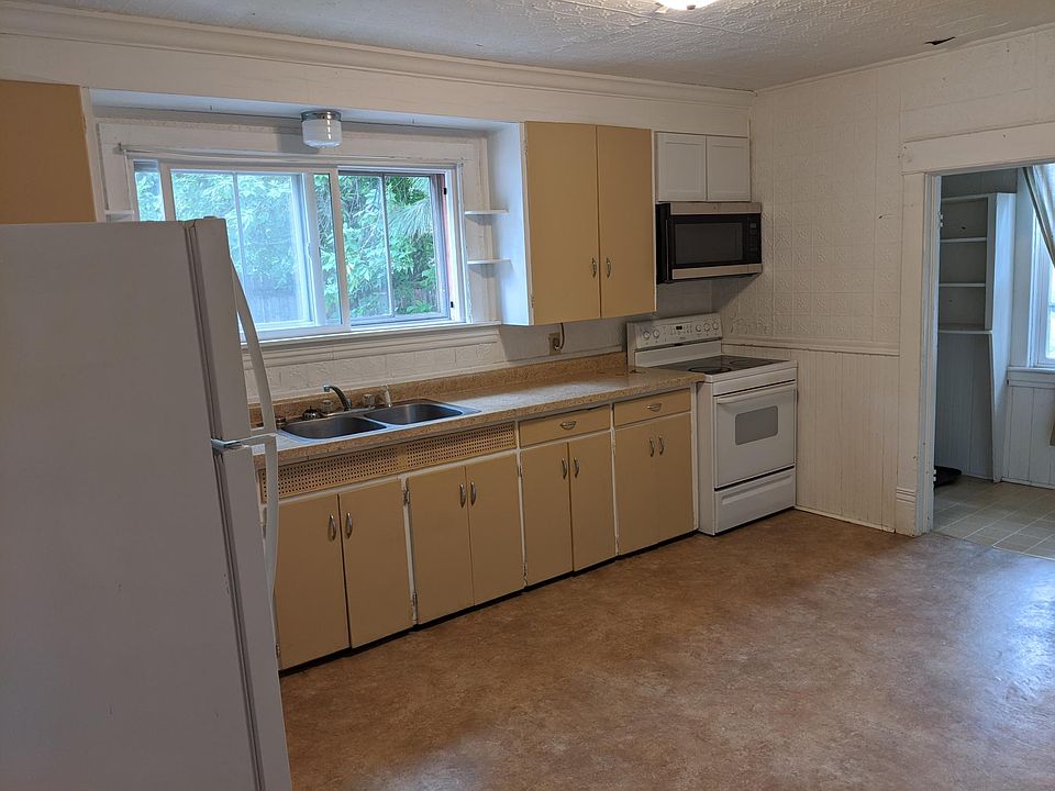 Main floor kitchen