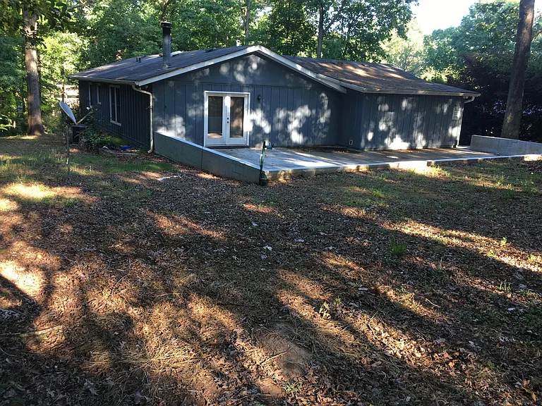 1008 Warwick Dr — Photo 5