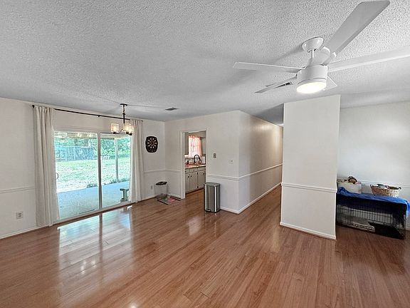 4th image of 123 Hillcrest Dr