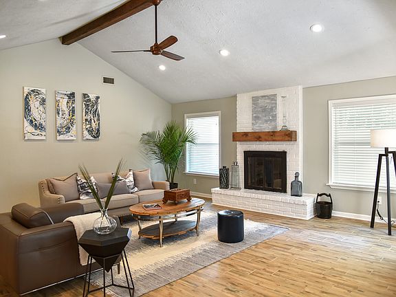 5th image of 15607 Pine Mountain Dr
