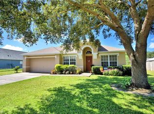 521 Berkley Pointe Dr, Auburndale, FL 33823
