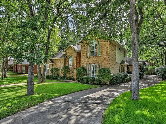 3rd image of 6905 Thornbird Ln