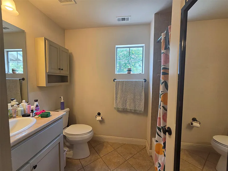 408 W Croslin St — Photo 22