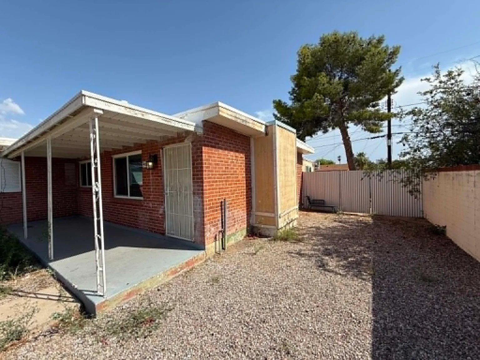 3 bed, 1000 sqft, $1,270 — Photo 2