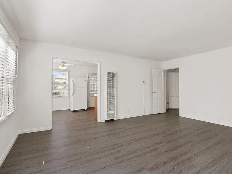 1201 Washington Ave - architectural building North of Wilshire in Santa Monica! — Photo 7