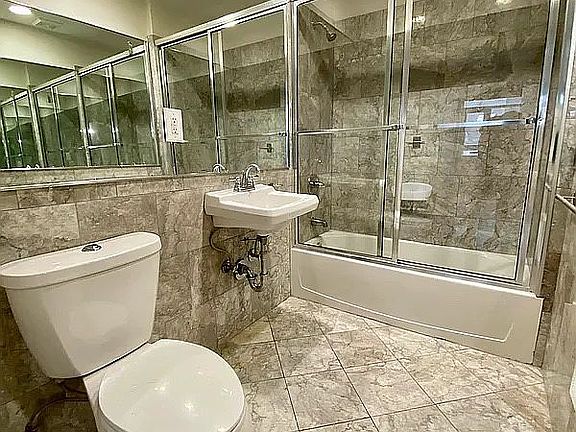 4th image of 2928 41st Ave #201