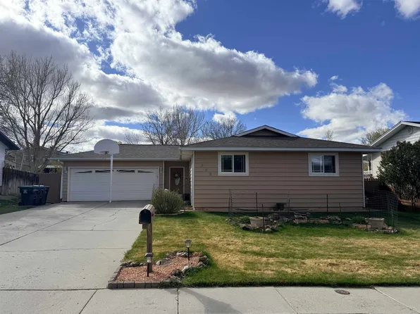 365 Greasewood St, Green River, WY 82935