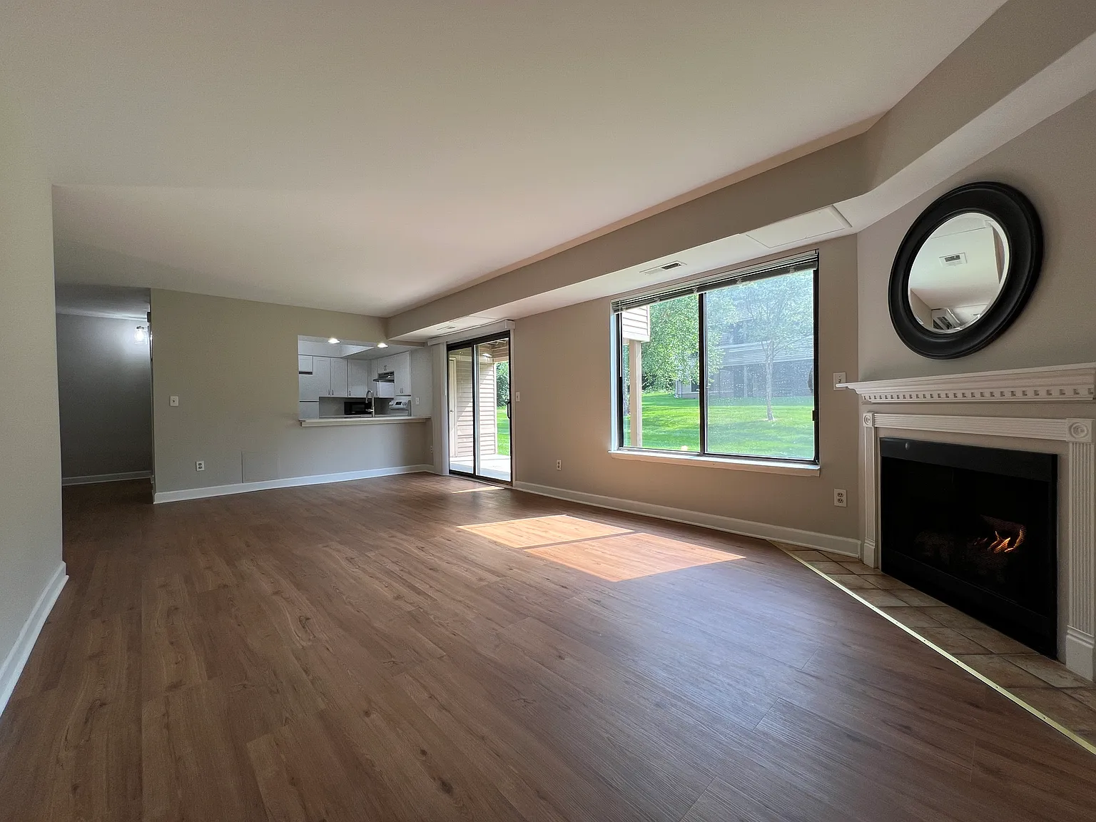275 Briarcrest Dr — Photo 3