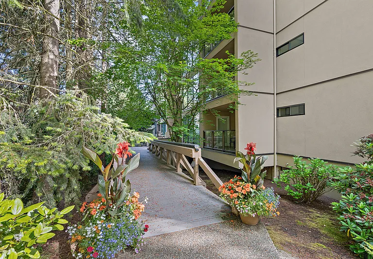 15512 Country Club Dr #B33 — Photo 23