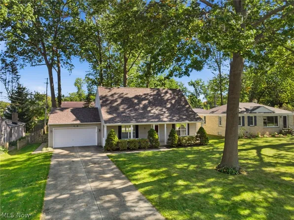 1831 Eaton Dr, Avon, OH 44011