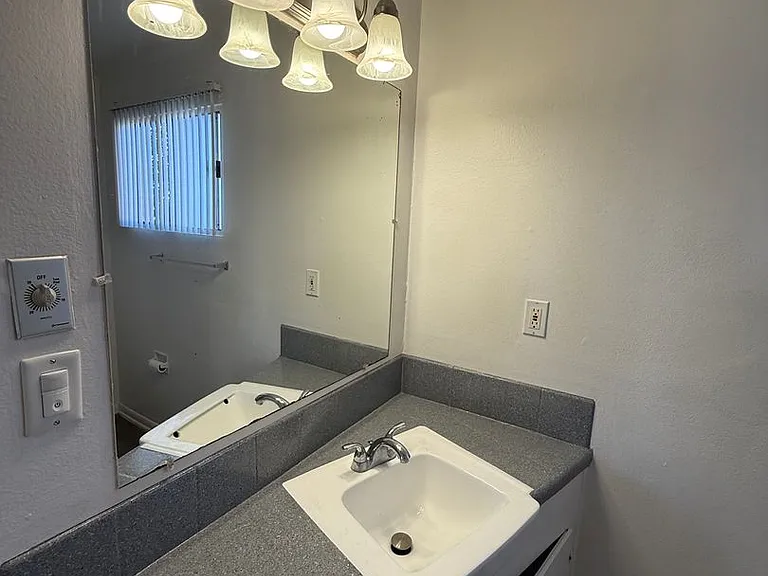 Oxnard Occidental Apartments — Photo 34