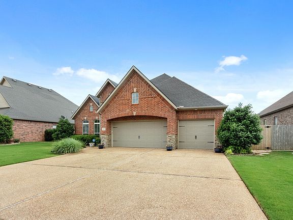 3rd image of 1407 SW Wisteria Ave