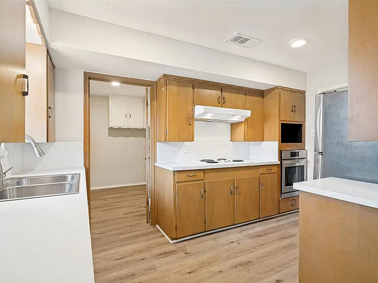 7003 Kingsbury Dr — Photo 3
