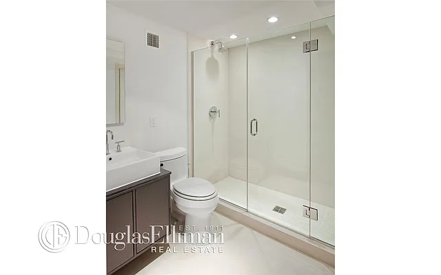 Sold by Douglas Elliman | media 24