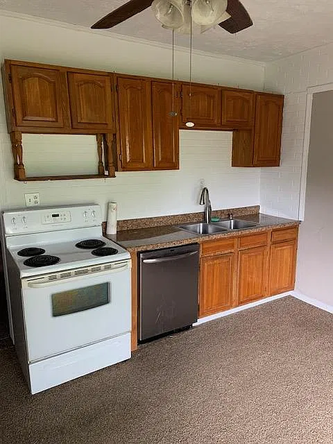 228 W Graysville St — Photo 1