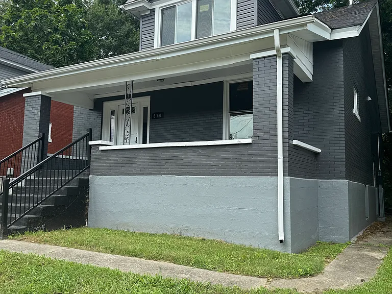 670 S 37th St — Photo 2