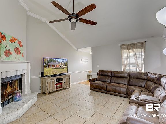 3rd image of 404 W Palm Ave
