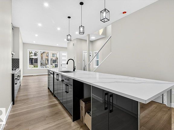5th image of 9814 155th St NW