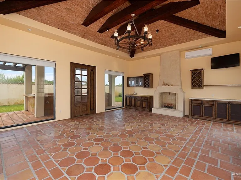 2304 Antigua Dr — Photo 38
