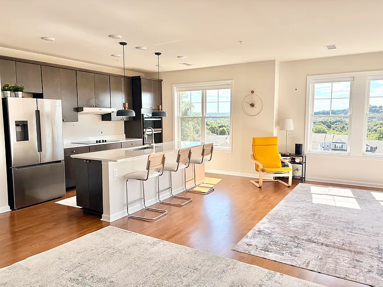 6 Stratton Dr #201 — Photo 4