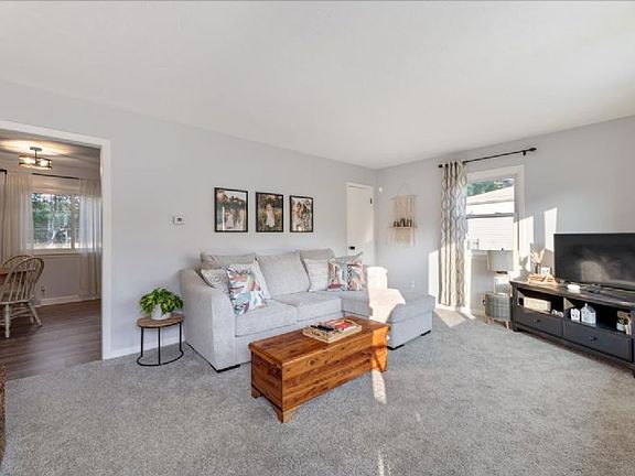 5th image of 1006 N Walnut St