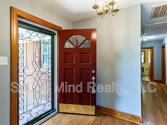 3rd image of 300 Tyson Ave