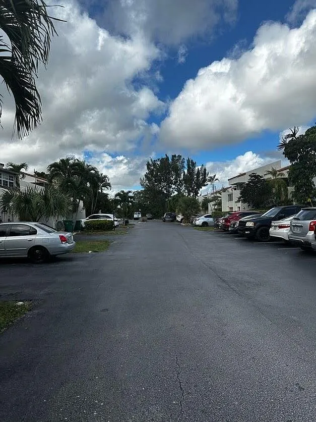 3 bed, 2.5 bath, 1610 sqft, $2,600 — Photo 2