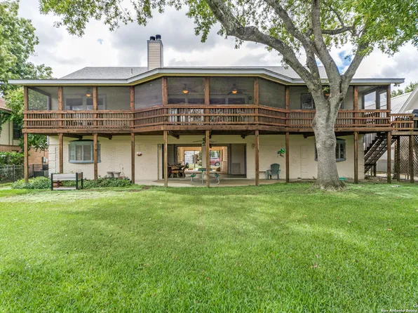 142 SPYGLASS RD, McQueeney, TX 78123