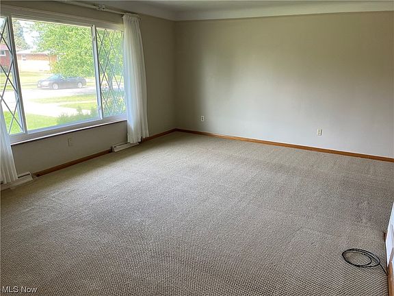 4th image of 10277 Moore Dr