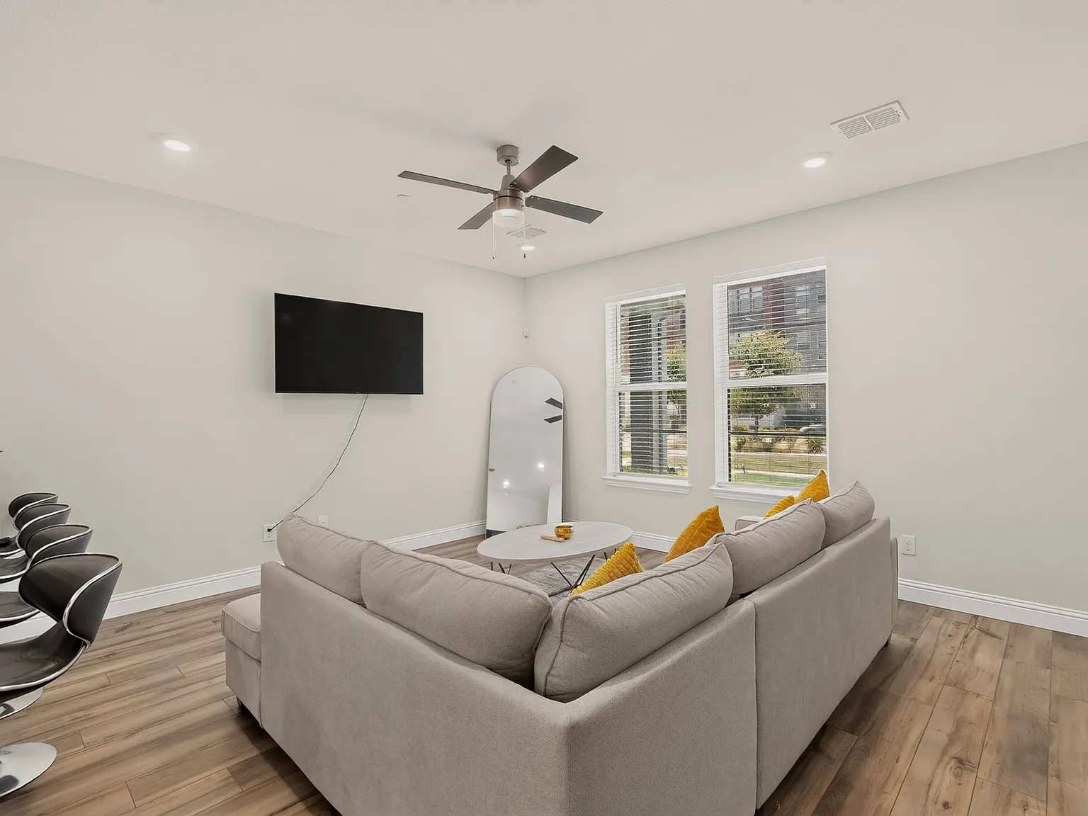 3 bed, 2.5 bath, 1763 sqft, $2,995 — Photo 3