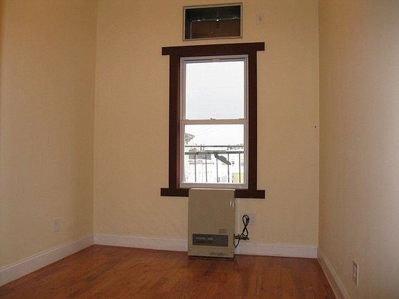 3rd image of 73 Engert Ave #3RHUBZ