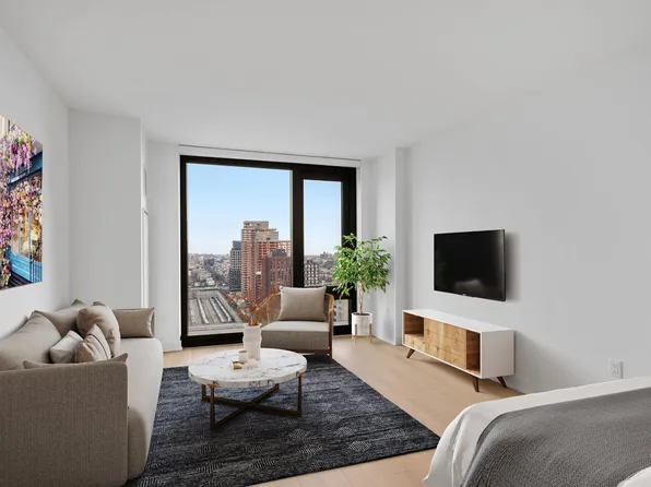 18 Sixth Avenue image 1 of 21
