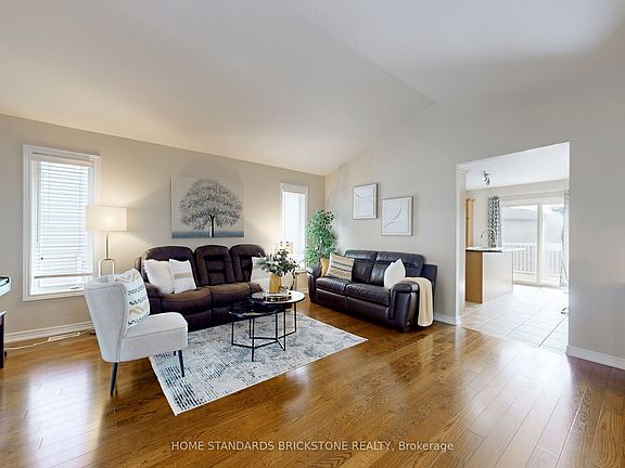 4th image of 412 Autumn Cres