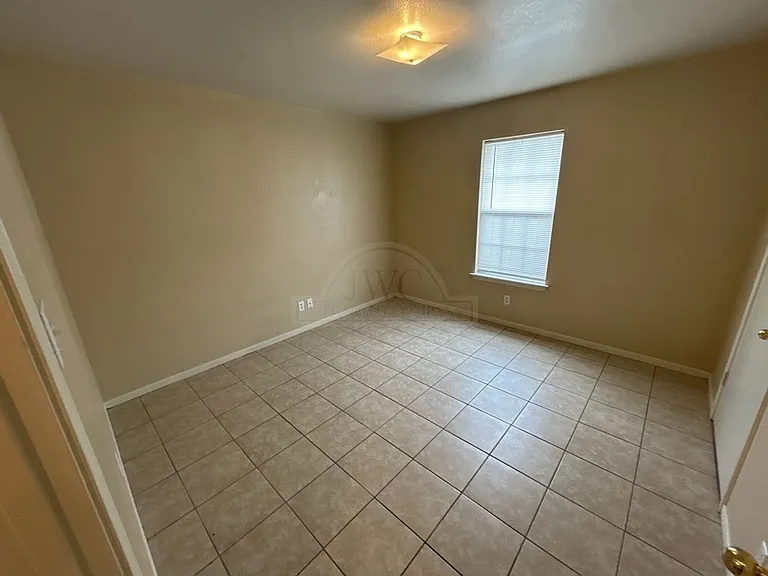 1905 Windward Dr — Photo 9