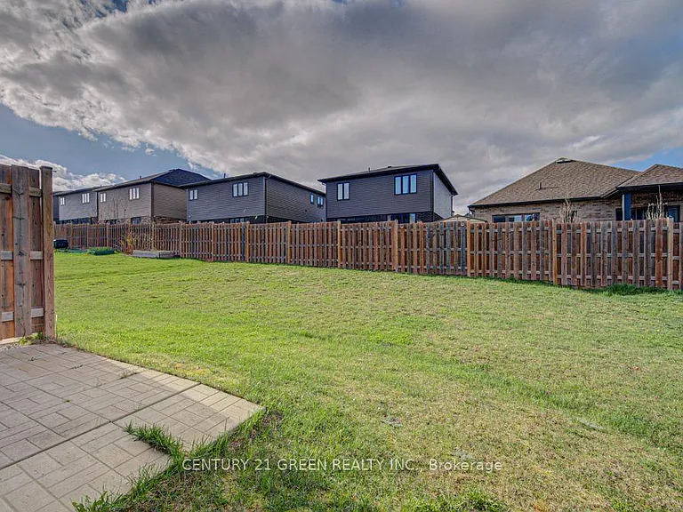 30 Baker Ln — Photo 32