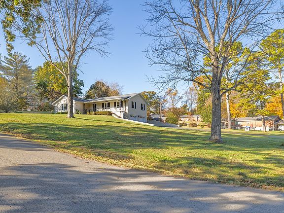 4th image of 221 Jackson Heights Rd