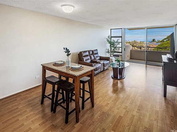 3rd image of 1015 Ala Napunani St APT 402