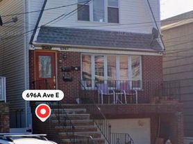 696 A Ave E, Bayonne, NJ