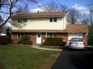 70 Hastings Rd, Kendall Park, NJ 08824